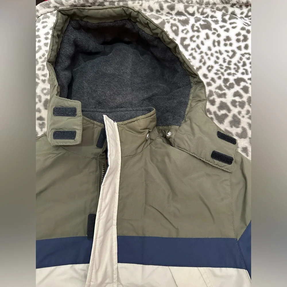Old Navy Water Resistant Double Layer Snow Jacket in Cream Size 12 Boys